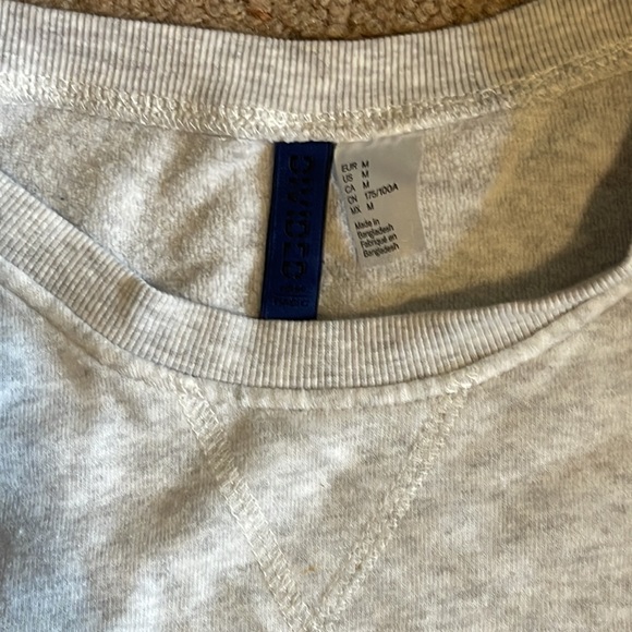 H&M sweater medium - Picture 2 of 2
